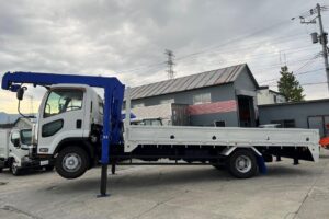 サムネイル: 平成23年　いすゞ　フォワード　４トン段クレーンロングジャッキ　フックイン・ラジコン付（車検令和8年7月）