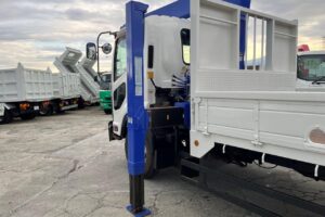 サムネイル: 平成23年　いすゞ　フォワード　４トン段クレーンロングジャッキ　フックイン・ラジコン付（車検令和8年7月）