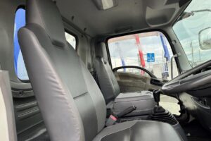 サムネイル: 平成23年　いすゞ　フォワード　４トン段クレーンロングジャッキ　フックイン・ラジコン付（車検令和8年7月）