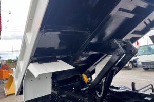 サムネイル: 平成29年　日野　レンジャー　４トンダンプ　電動コボレーン付・全塗装済！（車検1年付）