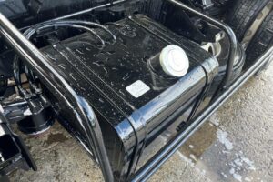 サムネイル: 平成29年　日野　レンジャー　４トンダンプ　電動コボレーン付・全塗装済！（車検1年付）