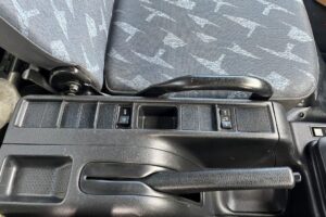 サムネイル: 平成29年　日野　レンジャー　４トンダンプ　電動コボレーン付・全塗装済！（車検1年付）