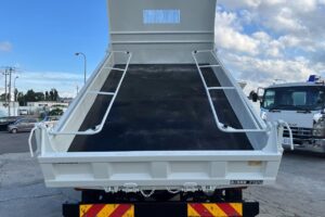 サムネイル: 平成29年　日野　レンジャー　４トンダンプ　電動コボレーン付・全塗装済！（車検1年付）