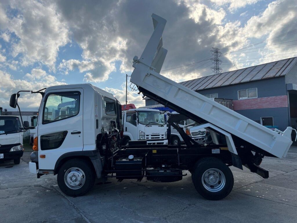 平成29年　日野　レンジャー　４トンダンプ　電動コボレーン付・全塗装済！（車検1年付）
