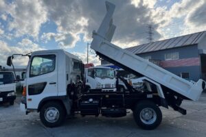 サムネイル: 平成29年　日野　レンジャー　４トンダンプ　電動コボレーン付・全塗装済！（車検1年付）