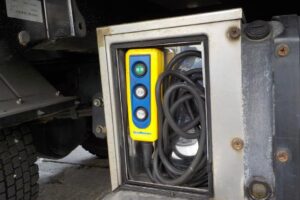 サムネイル: 平成28年　いすゞ　エルフ　3.8トンウィング　ワイドロング・パワーゲート・ラッシング2段（車検1年付）