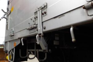 サムネイル: 平成28年　いすゞ　エルフ　3.8トンウィング　ワイドロング・パワーゲート・ラッシング2段（車検1年付）