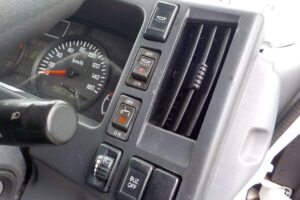 サムネイル: 平成28年　いすゞ　エルフ　3.8トンウィング　ワイドロング・パワーゲート・ラッシング2段（車検1年付）