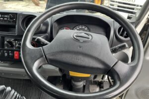サムネイル: 平成28年 日野 デュトロ　３ｔ アルミバン ロング ４WD