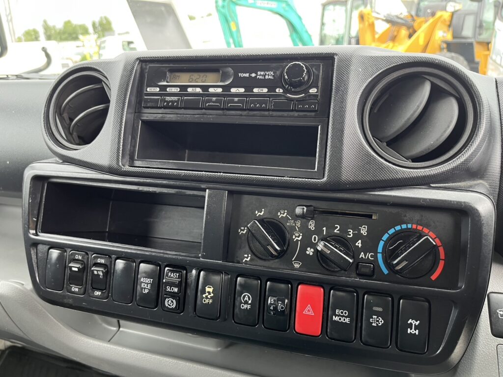 平成28年 日野 デュトロ　３ｔ アルミバン ロング ４WD