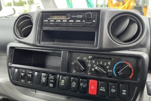 サムネイル: 平成28年 日野 デュトロ　３ｔ アルミバン ロング ４WD
