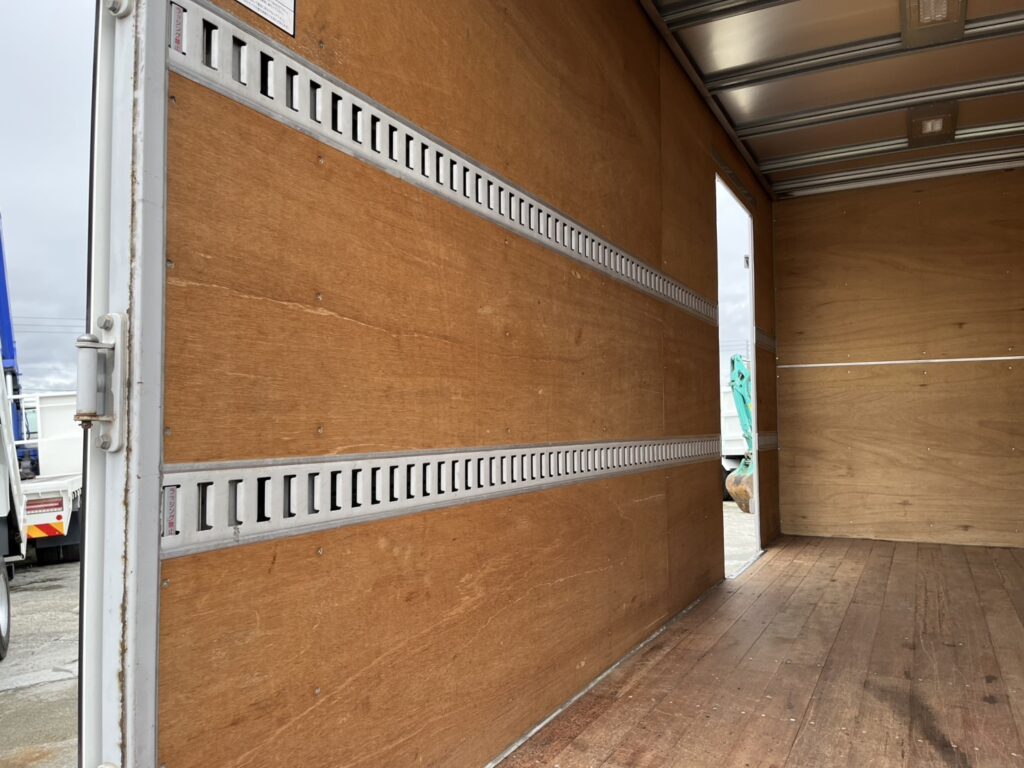 平成28年 日野 デュトロ　３ｔ アルミバン ロング ４WD（車検令和8年8月）