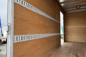 サムネイル: 平成28年 日野 デュトロ　３ｔ アルミバン ロング ４WD（車検令和8年8月）