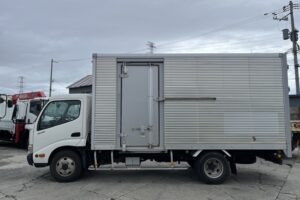 サムネイル: 平成28年 日野 デュトロ　３ｔ アルミバン ロング ４WD