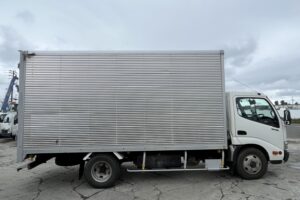 サムネイル: 平成28年 日野 デュトロ　３ｔ アルミバン ロング ４WD
