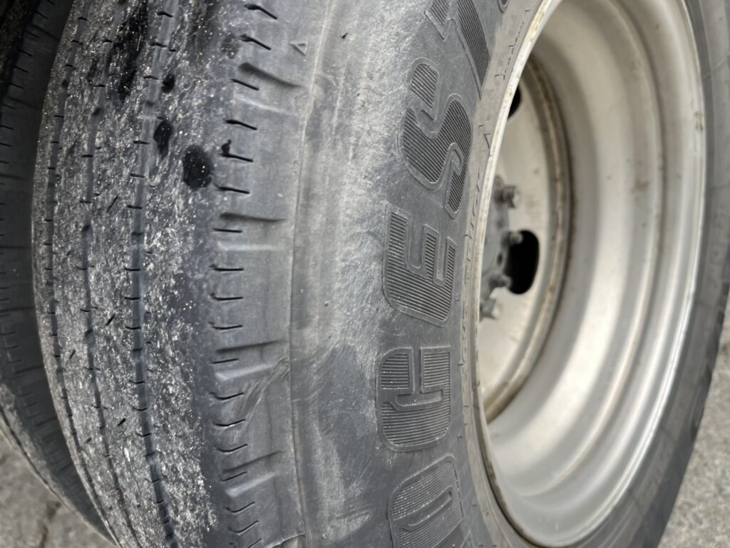 平成28年 日野 デュトロ　３ｔ アルミバン ロング ４WD