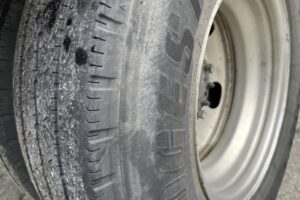 サムネイル: 平成28年 日野 デュトロ　３ｔ アルミバン ロング ４WD