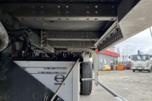 サムネイル: 平成28年 日野 デュトロ　３ｔ アルミバン ロング ４WD（車検令和8年8月）