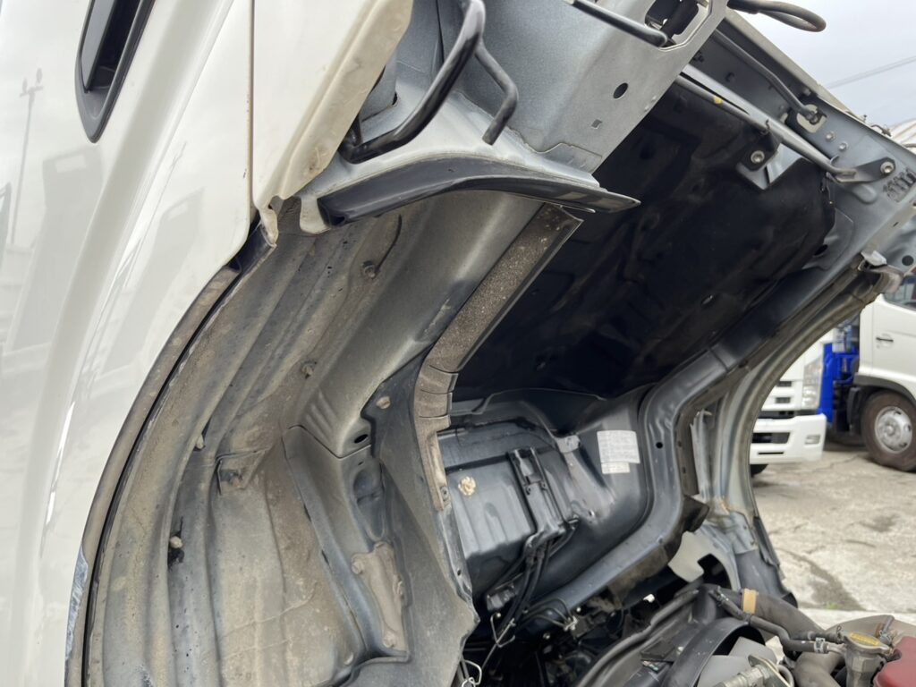 平成28年 日野 デュトロ　３ｔ アルミバン ロング ４WD