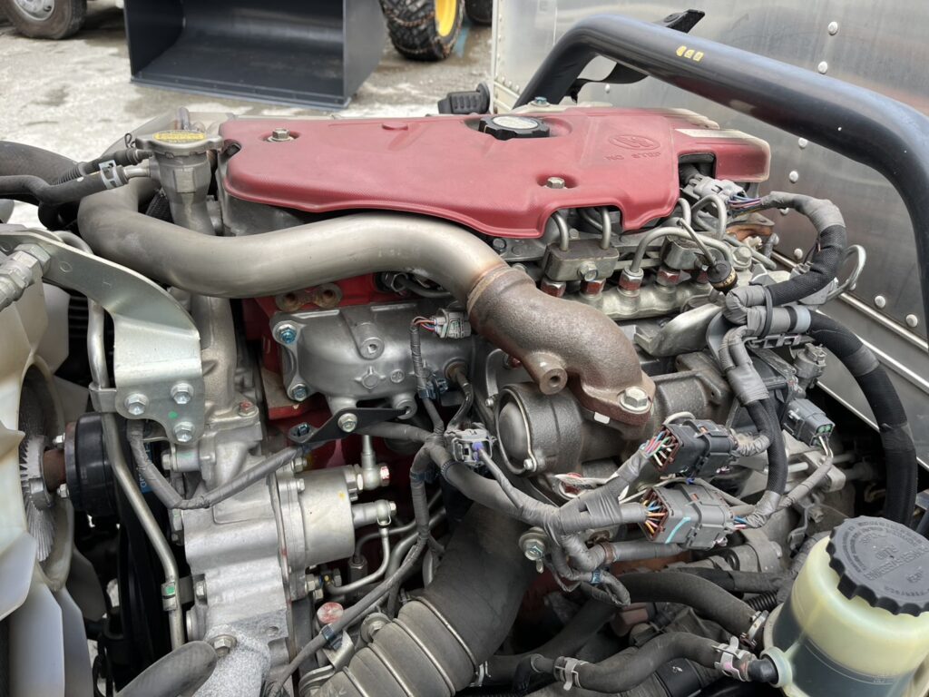 平成28年 日野 デュトロ　３ｔ アルミバン ロング ４WD