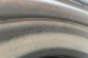 サムネイル: 平成28年 日野 デュトロ　３ｔ アルミバン ロング ４WD
