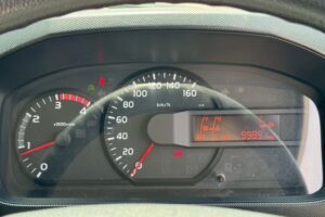サムネイル: 平成２３年　日野　デュトロ２トン４段クレーン　ラジコン　★差違いアウトリガー