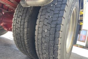 サムネイル: 平成27年　エルフ４トンアルミパネル　サイドドア付　検令和8年2月 フル装備