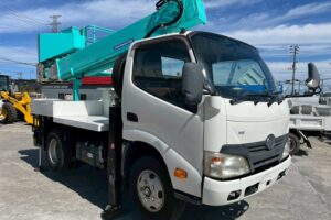 サムネイル: 平成24年　日野　デュトロ　9.9ｍ高所作業車　スチールバケット（車検2年付）