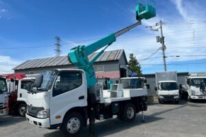 サムネイル: 平成24年　日野　デュトロ　9.9ｍ高所作業車　スチールバケット（車検2年付）