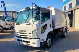 平成26年　いすゞ　フォワード　プレス式パッカー8.2㎥　連続スイッチ・汚泥タンク・バックモニター（車検1年付）