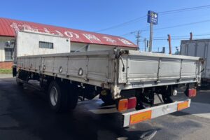 サムネイル: 平成21年　レンジャー４トン平ロング　ベッド付　荷台鉄板　フル装備　車検1年付