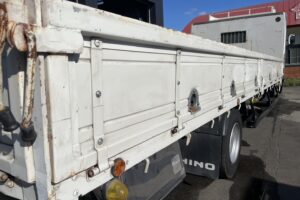 サムネイル: 平成21年　レンジャー４トン平ロング　ベッド付　荷台鉄板　フル装備　車検1年付