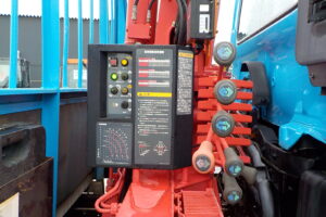 サムネイル: 平成20年　レンジャー 4ｔ4段クレーンロング　★ラジコン★差違いアウトリガー★パラフック★