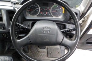 サムネイル: 平成23年　レンジャー 4ｔ4段クレーンロングジャッキ　★ラジコン★フックイン★車検令和8年8月★