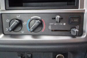 サムネイル: 平成23年　レンジャー 4ｔ4段クレーンロングジャッキ　★ラジコン★フックイン★車検令和8年8月★