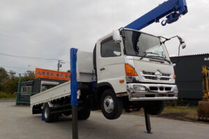 サムネイル: 平成23年　レンジャー 4ｔ4段クレーンロングジャッキ　★ラジコン★フックイン★車検令和8年8月★