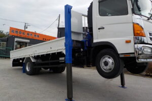 サムネイル: 平成23年　レンジャー 4ｔ4段クレーンロングジャッキ　★ラジコン★フックイン★車検令和8年8月★