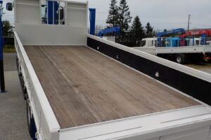 サムネイル: 平成23年　レンジャー 4ｔ4段クレーンロングジャッキ　★ラジコン★フックイン★車検令和8年8月★