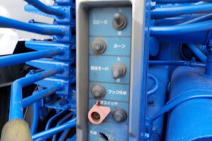 サムネイル: 平成23年　レンジャー 4ｔ4段クレーンロングジャッキ　★ラジコン★フックイン★車検令和8年8月★