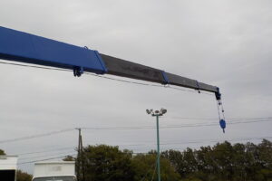 サムネイル: 平成23年　レンジャー 4ｔ4段クレーンロングジャッキ　★ラジコン★フックイン★車検令和8年8月★