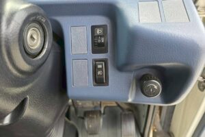サムネイル: 平成2１年　日野 レンジャー　４トン４段クレーン　フックイン・ラジコン付（車検令和７年１２月）