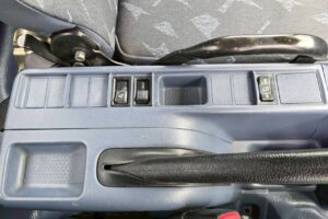 サムネイル: 平成2１年　日野 レンジャー　４トン４段クレーン　フックイン・ラジコン付（車検令和７年１２月）