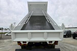 サムネイル: 平成27年　三菱　スーパーグレート大型ダンプ