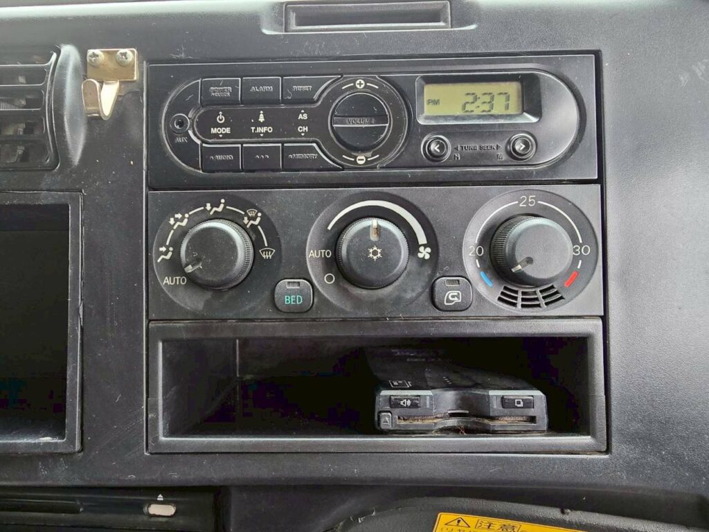 平成27年　三菱　スーパーグレート大型ダンプ