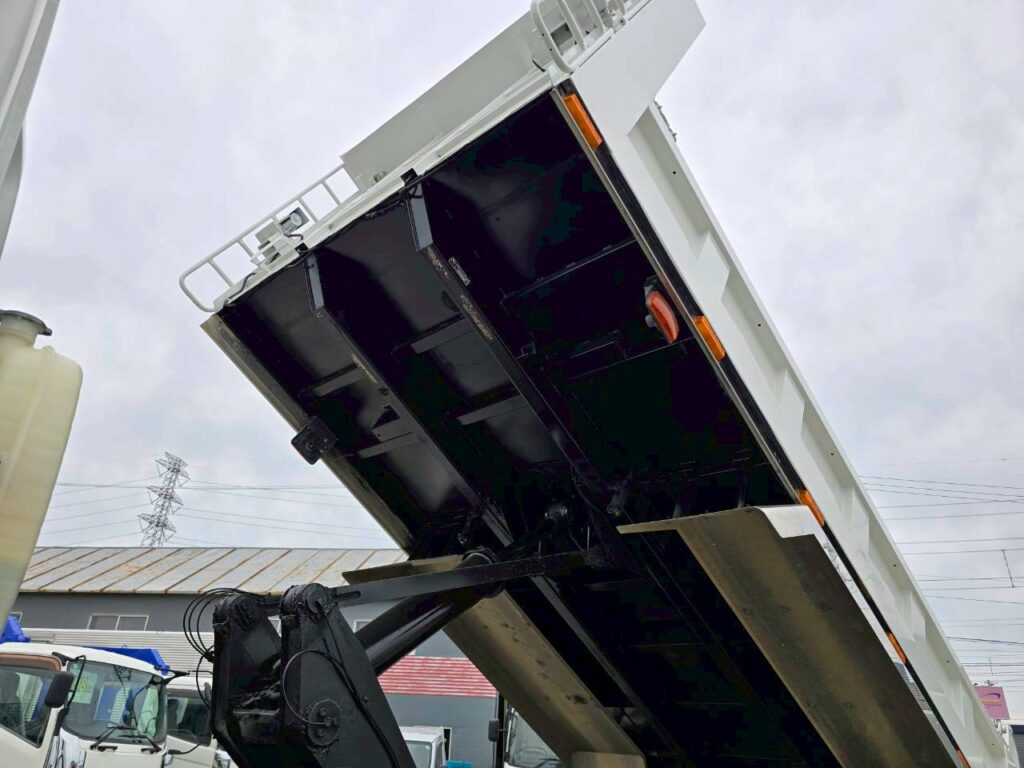 平成27年　三菱　スーパーグレート大型ダンプ