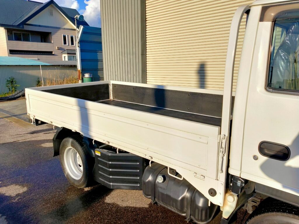 平成27年　いすゞエルフ2t平ショート4WD　後輪Wタイヤ