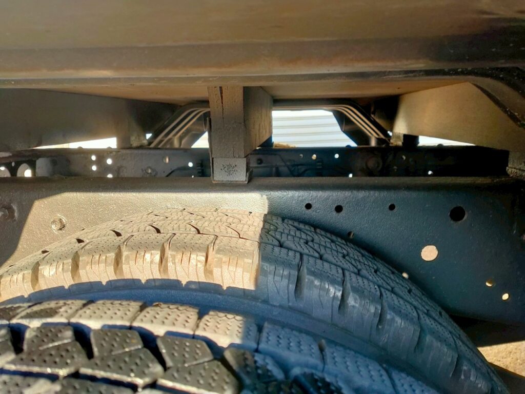 平成27年　いすゞエルフ2t平ショート4WD　後輪Wタイヤ