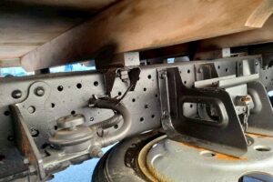 サムネイル: 平成27年　いすゞエルフ2t平ショート4WD　後輪Wタイヤ