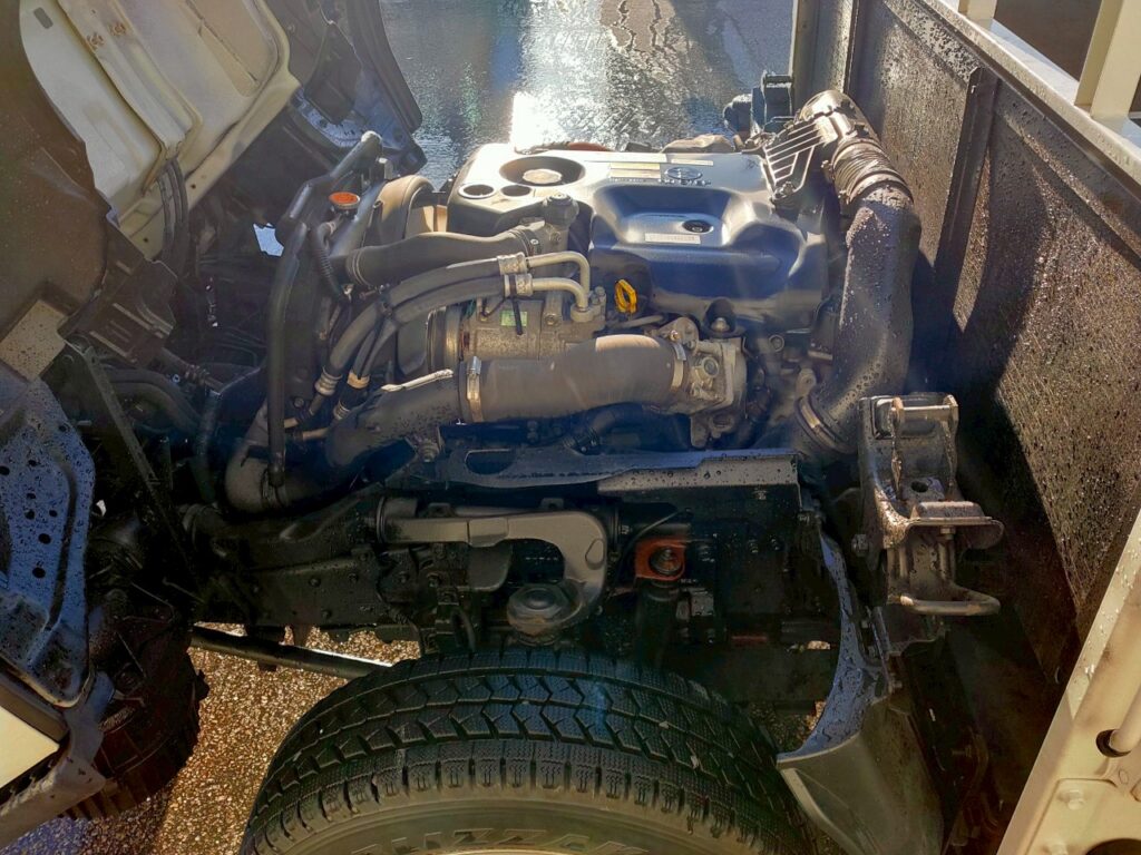 平成27年　いすゞエルフ2t平ショート4WD　後輪Wタイヤ