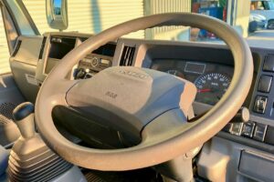 サムネイル: 平成27年　いすゞエルフ2t平ショート4WD　後輪Wタイヤ